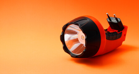Led light flashlight that recharges with electricity