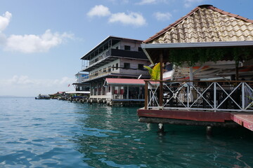 Stelzenhäuser und Anlegestellen in Bocas del Toro