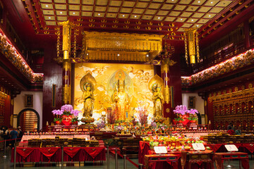 Fototapeta na wymiar チャイナタウン近郊の仏教寺　シンガポール　Buddha Tooth Relic Temple, Singapore