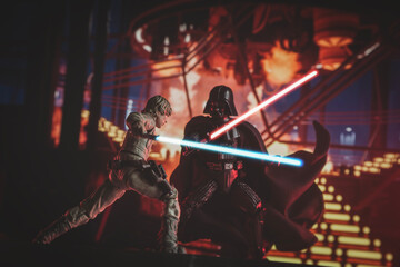 Obraz premium NEW YORK USA, MAR 10 2024: recreation of a scene from Star Wars The Empire Strikes Back with Jedi Luke Skywalker battling Sith lord Darth Vader in the carbonite freezing chamber on Bespin - Hasbro