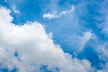 Obraz premium Blue sky fluffy white clouds on summer season bright clear skyline with beautiful cloudscape. Panorama blue sky clouds pattern on daylight with copy space. Cumulus cloudscape air climate sunny day