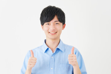 両手でグッドサインする男性　白背景