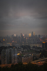 Obraz premium Chongqing, China downtown city skyline over the Yangtze River.