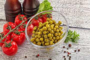 Canned sweet green peas conserve
