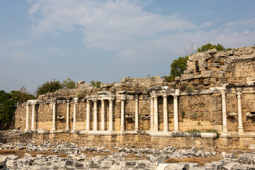 Obraz premium Ruins of ancient roman buildings in Antalya
