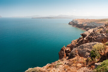 Fototapeta na wymiar Beautiful sea coast of Santorini island, Greece. Turquoise sea and the blue sky