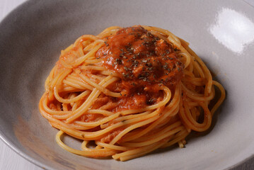 ツナとトマトソースのパスタ