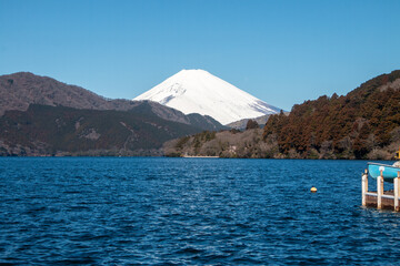 晴天の芦ノ湖の風景