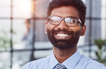 Obraz premium Close-up photo portrait of successful and happy businessman, male investor beard looking at camera