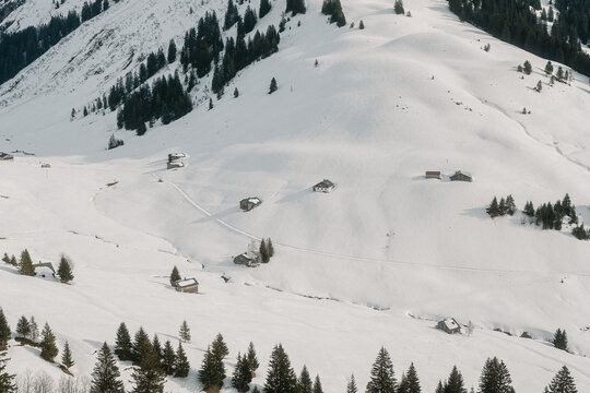 sonnige Winterlandschaft bei Dam&uuml;ls im Gro&szlig;en Walsertal