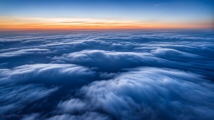 Fototapeta premium Ethereal view of soft, rolling clouds under a tranquil gradient sky at twilight, evoking a dreamlike vastness.