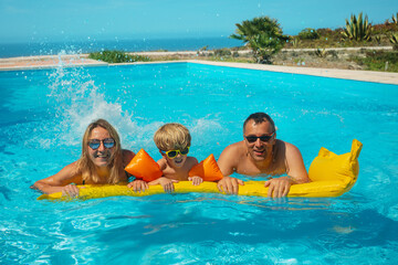 Family enjoys sunny pool day together on summer vacations - 755579655