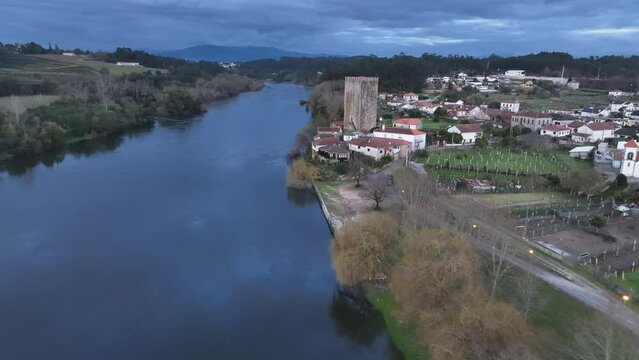 Torre de Lapela en un pueblo de Portugal