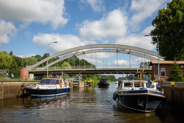 Brücke und Schleuse am Elbe-Lübeck-Kanal bei Mölln