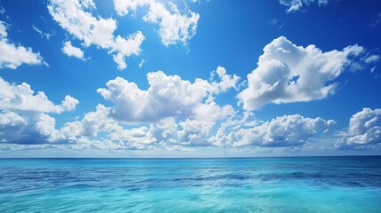 Obraz premium Beautiful sky and blue ocean