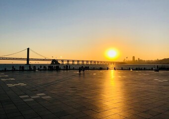 Fototapeta premium sunset over the bridge