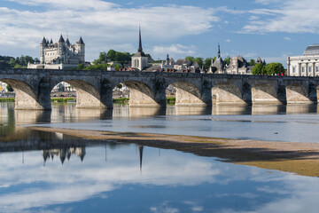 Fototapeta premium Pont Cessart über die Loire, Saumur, Val de la Loire, Frankreich