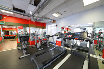 Empty modern gym with many simulators for body-building training - obrazy, fototapety, plakaty