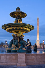 Obraz premium Frankreich, Paris, Ile de France, Élysée, 8. Arrondissement, Place de la Concorde, Obelisk, Brunnen, Dämmerung