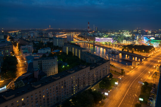 Bridge of Bogdan Khmelnitsky and Borodinsky bridge in Moscow, Russia at night