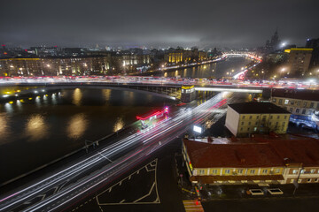 Fototapeta na wymiar Moskva River and Big Krasnokholmsky bridge at night in Moscow. Long exposure