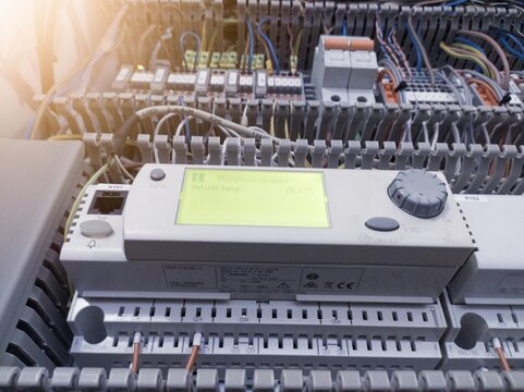 Close up the module controller operation and commissioning data record on the panel control Air Handling Unit.