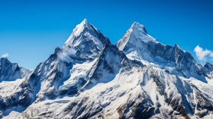 Naklejka premium Majestic mountain peaks against a clear blue sky