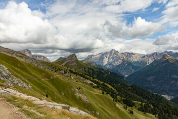 Fototapeta na wymiar Giro ad anello Sasso Lungo e Sasso Piatto, Trentino Alto Adige - Italia