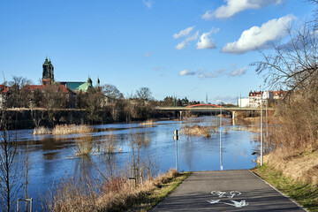 flooded bicycle path on the Warta River in the city of Poznan - obrazy, fototapety, plakaty