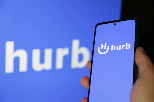 Aplicativo de agencia hurb num celular.