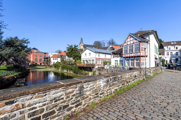 Die alte Mühlengrabenbrücke, in Essen Kettwig - obrazy, fototapety, plakaty