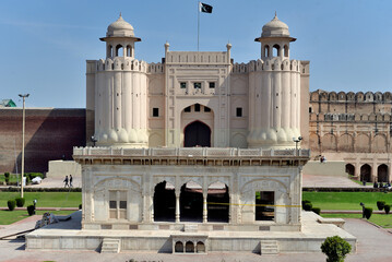 Fototapeta na wymiar THE MUGHAL CITY OF LAHORE IN PAKISTAN WITH THE FORT AND GREAT MOSQUE
