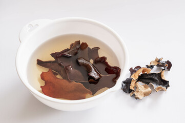 水で戻すキクラゲ