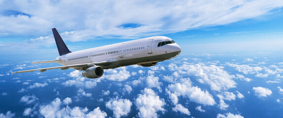 Flugzeug fliegt über den Wolken - obrazy, fototapety, plakaty