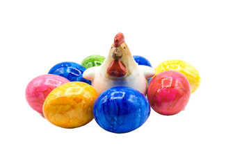 Huhn zwischen Ostereiern