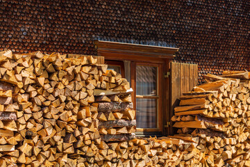 Allgäu - Brennholz - Fenster - urig - Chalet - Holz