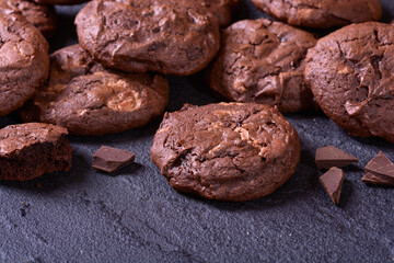 Group of homemade american chocolate cookies - 755928632