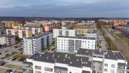 Osiedle mieszkaniowe kolorowe widok z drona. - 755934447
