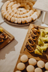 Table de petits gâteaux sucrés