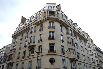 Fototapeta na wymiar Immeuble Haussmannien à Neuilly sur Seine