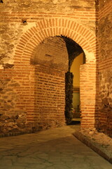 Obraz premium Nocturnal Majesty: Thessaloniki's Ancient City Walls Illuminated