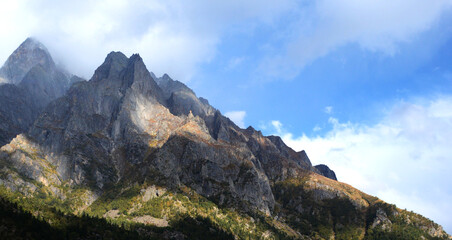 Fototapeta premium Mountains in Sangla Valley, Himachal Pradesh, India