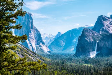 Photo sur Plexiglas Half Dome Yosemite national park, California, beautiful Tunnel View with waterfall 