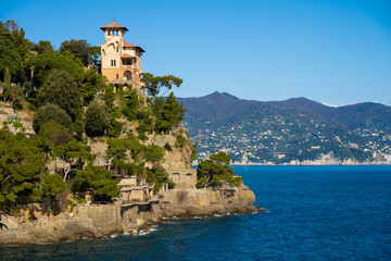 Fototapeta na wymiar Cliffside Splendor: The Castello Brown Overlooking the Ligurian Sea in Portofino, Italy
