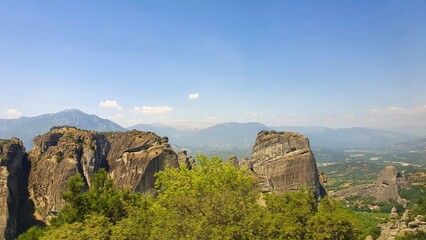 Meteora formacja skalna, niesamowite wąwozy i wzgórza i skały. © PhonePhotoBlog