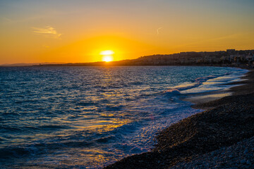 Obraz premium Sunset Glow on the Pebble Beach of Nice, France