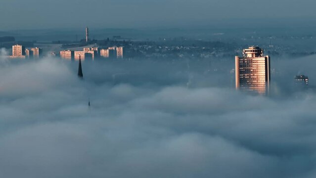 R&eacute;veil Urbain dans la Brume