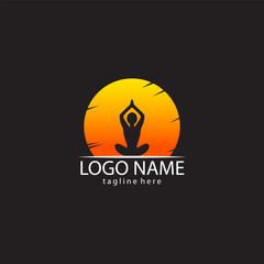 Obraz premium sitting yoga front sun logo design vector