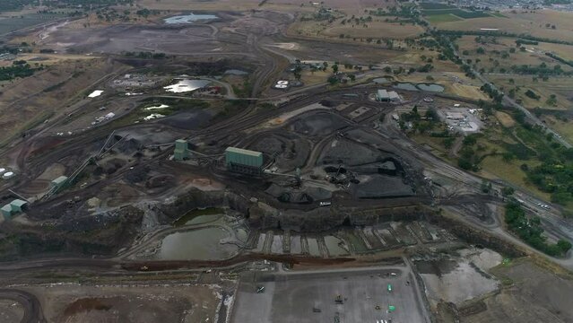Workers on mine site reveal flyover