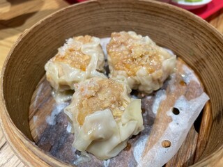 セイロで蒸したホクホクのカニ焼売